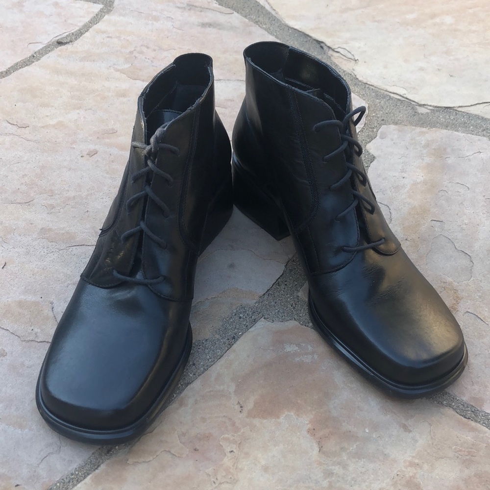 Easy Spirit Black Leather Boots
